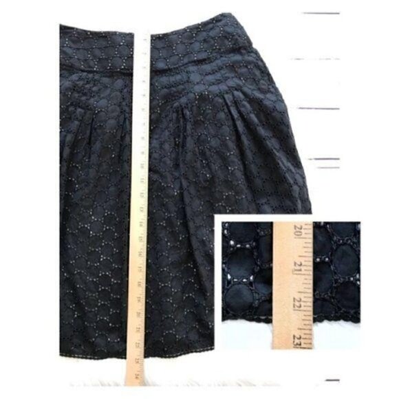Ann Taylor black eyelet coton skirt, size 4 - Picture 6 of 6